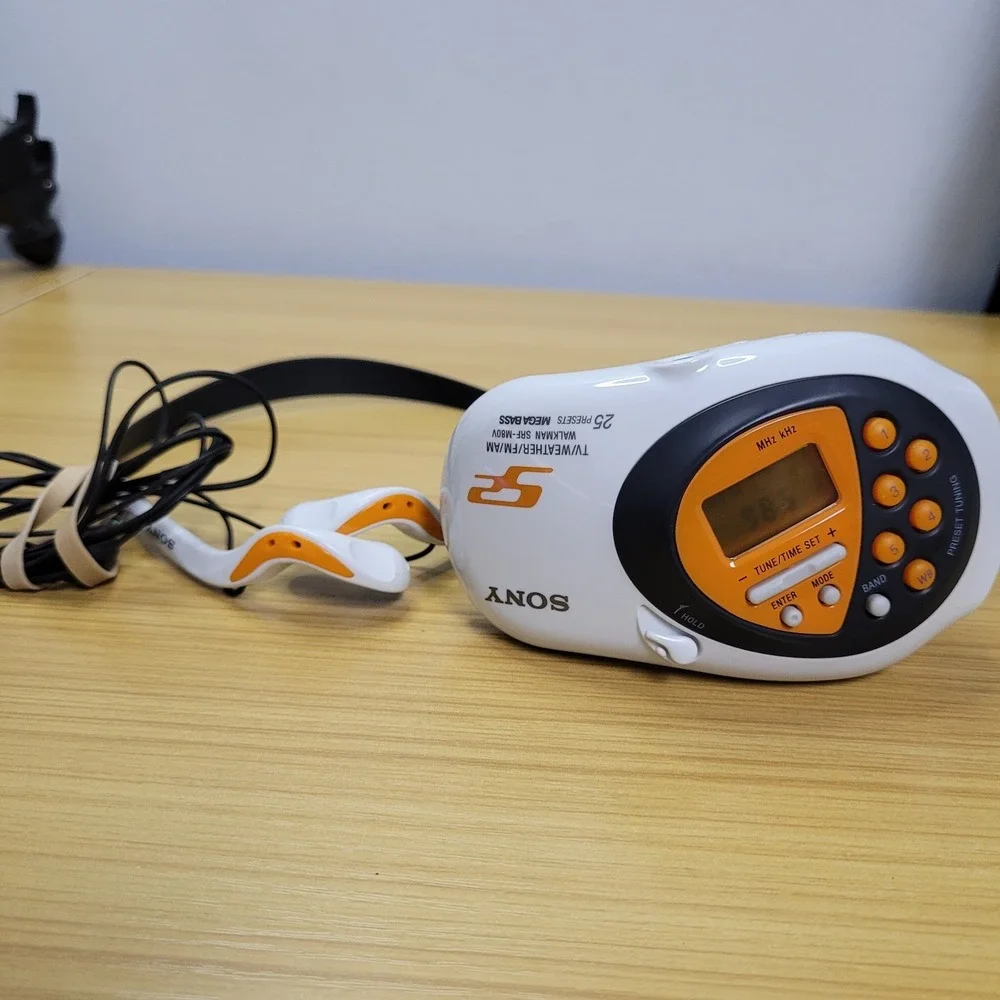 Sony S2 Walkman Sports Digital Radio FM-AM SRF-M80V with MDR-W014 Headphones